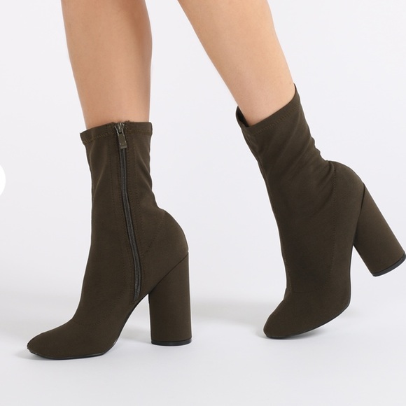 round heel ankle boots